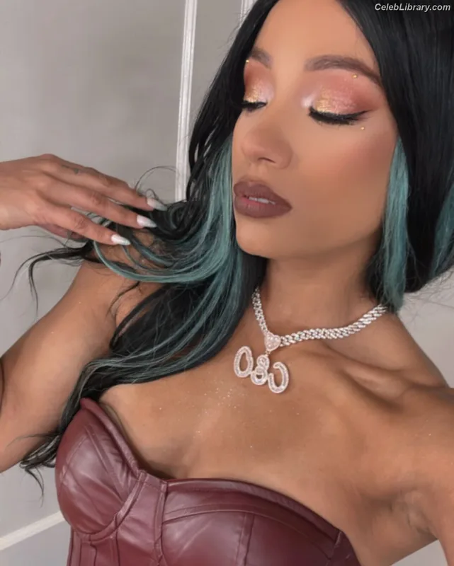 Sasha Banks photo 1 of 776