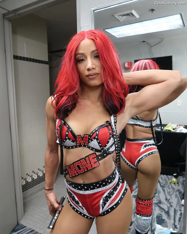 Sasha Banks photo 4 of 776
