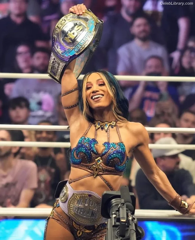 Sasha Banks photo 5 of 776