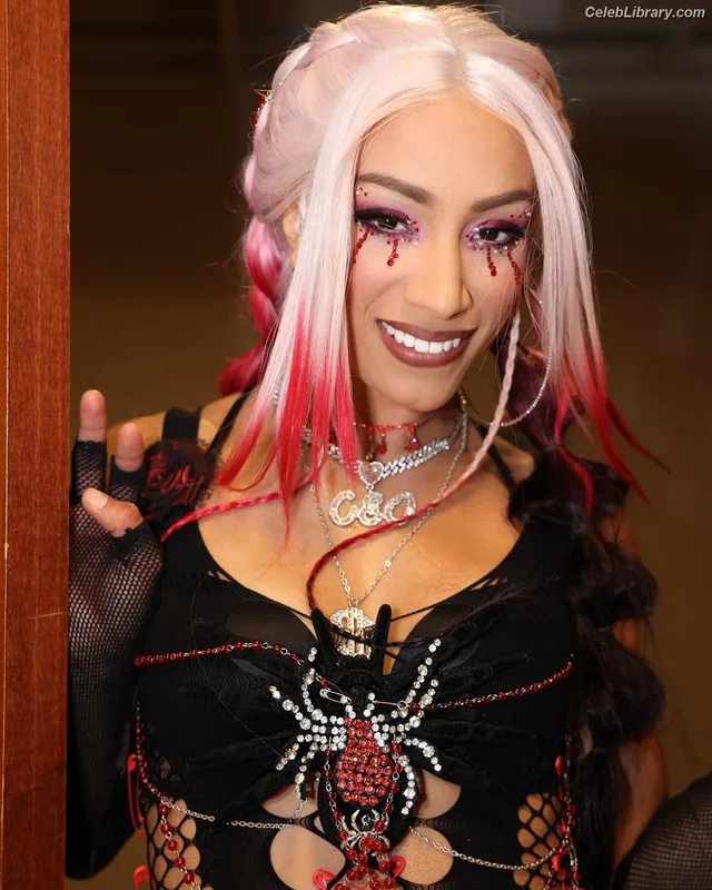 Sasha Banks photo 15 of 776