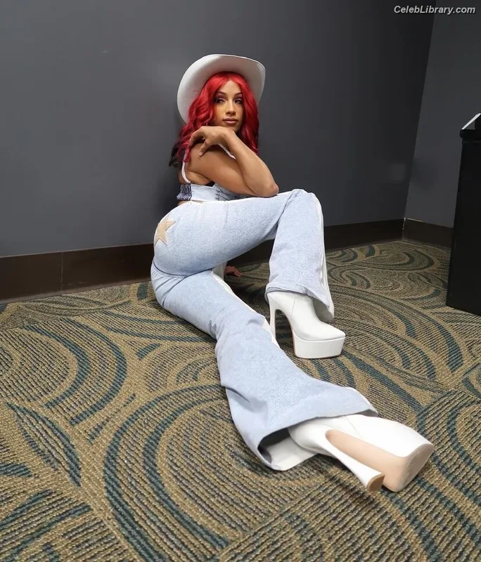 Sasha Banks photo 16 of 776