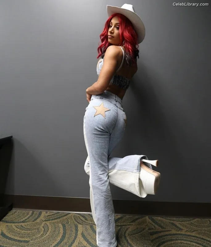 Sasha Banks photo 19 of 776