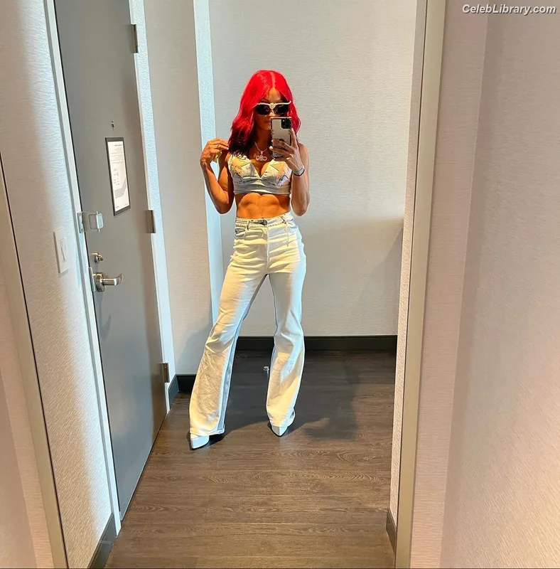 Sasha Banks photo 1 of 776