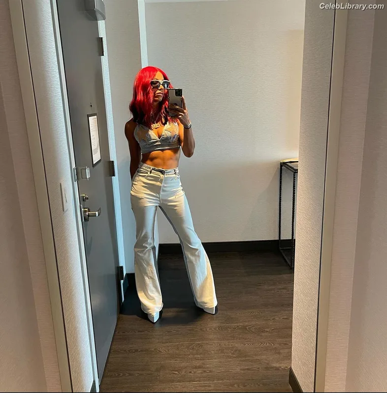 Sasha Banks photo 2 of 776