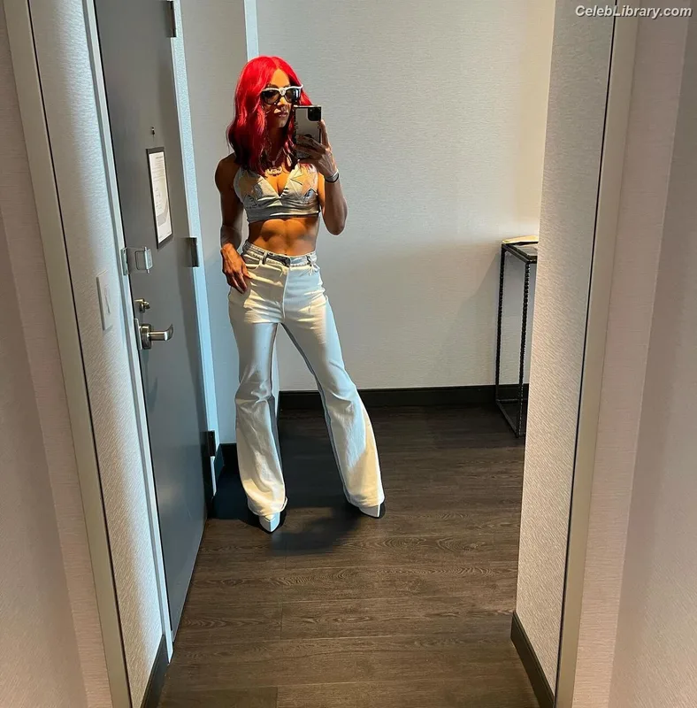 Sasha Banks photo 3 of 776