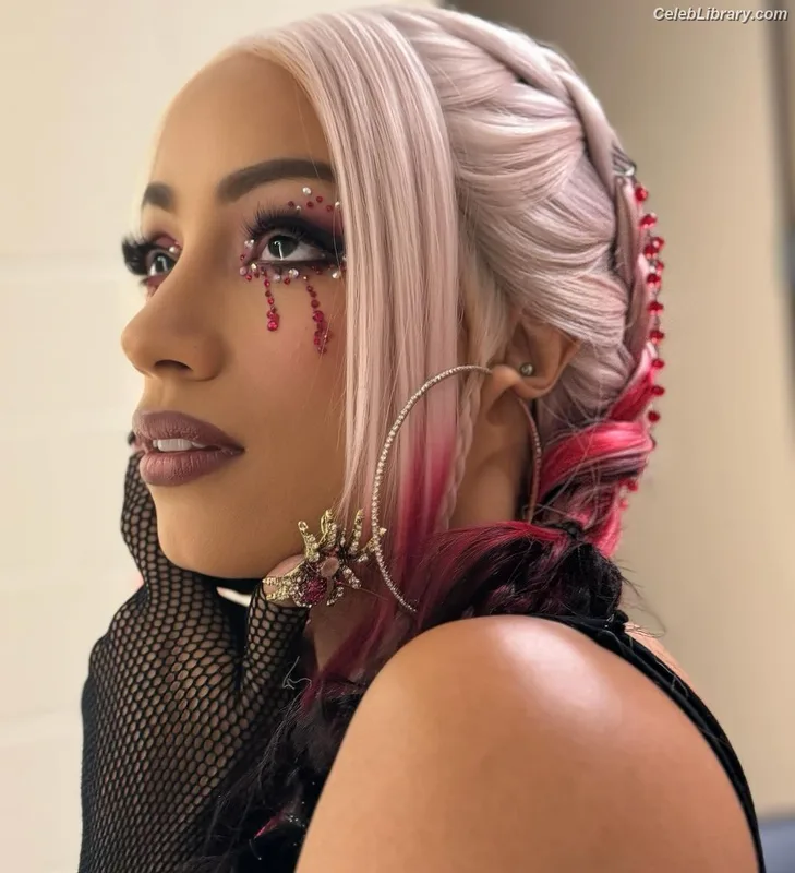 Sasha Banks photo 5 of 776