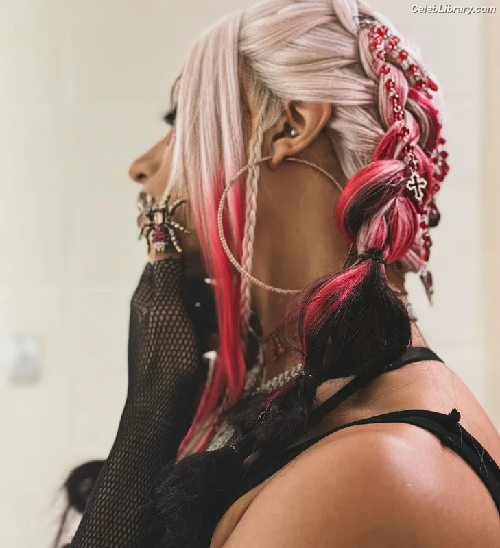 Sasha Banks photo 13 of 776