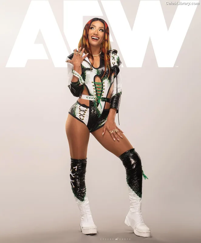 Sasha Banks photo 7 of 776