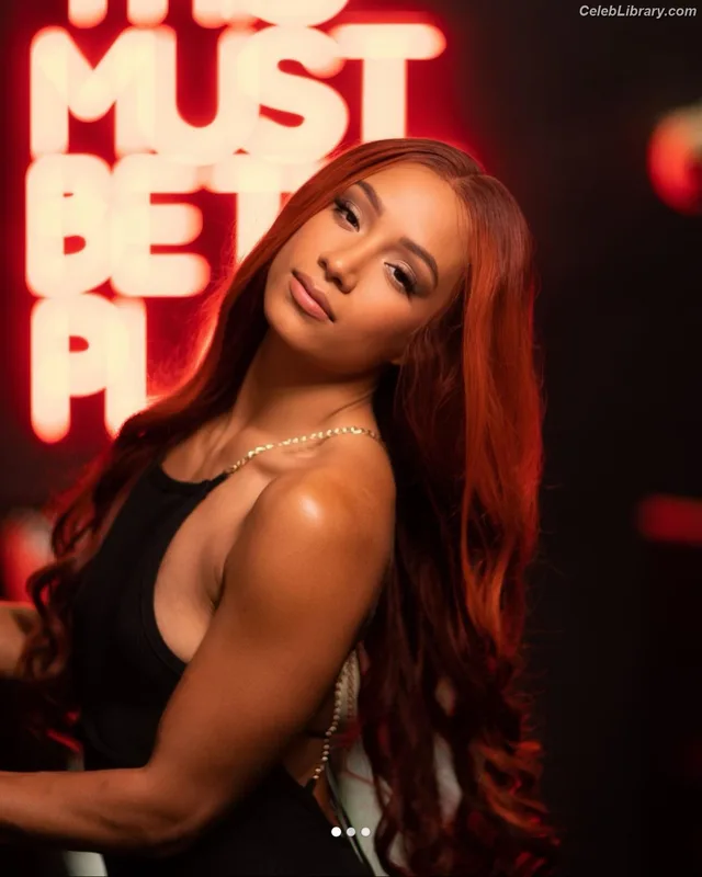 Sasha Banks photo 15 of 776