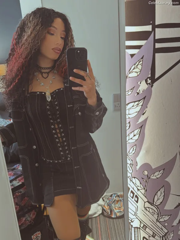 Sasha Banks photo 8 of 776