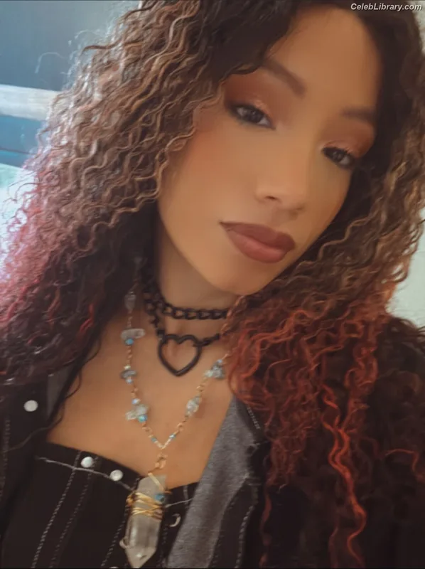 Sasha Banks photo 11 of 776