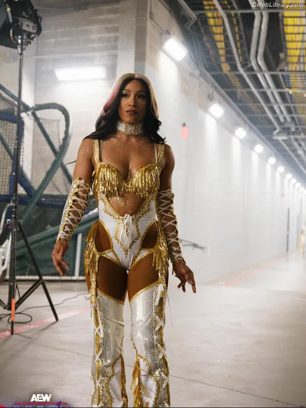 Sasha Banks photo 13 of 776