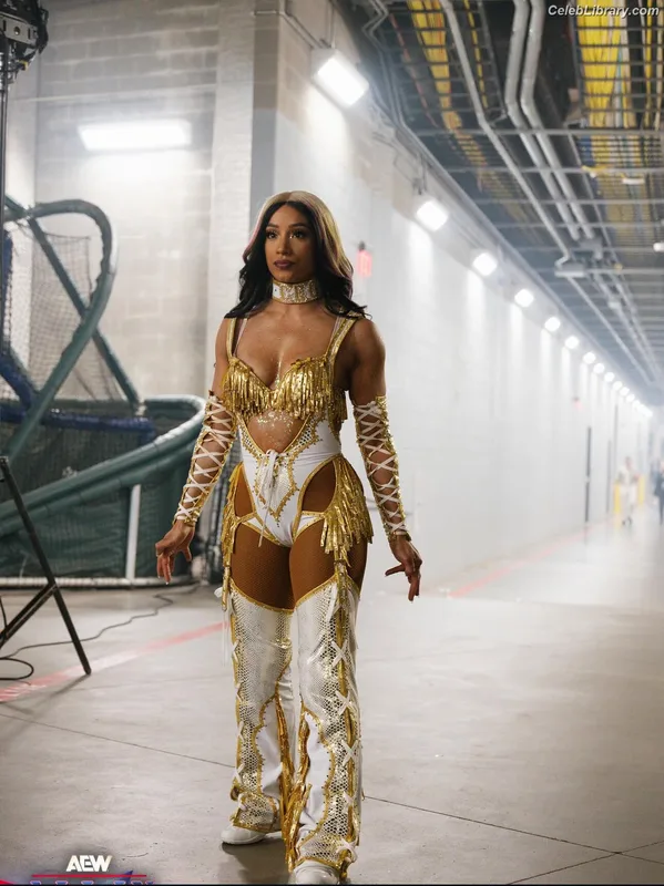Sasha Banks photo 14 of 776