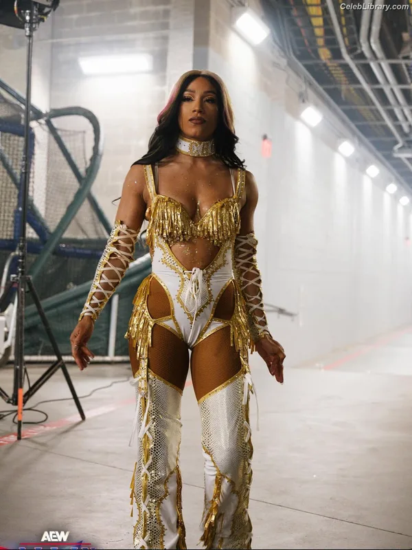 Sasha Banks photo 15 of 776