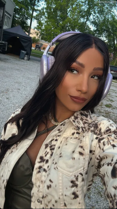 Sasha Banks photo 3 of 776