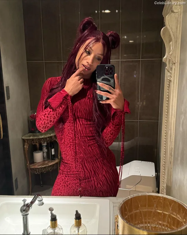 Sasha Banks photo 21 of 776
