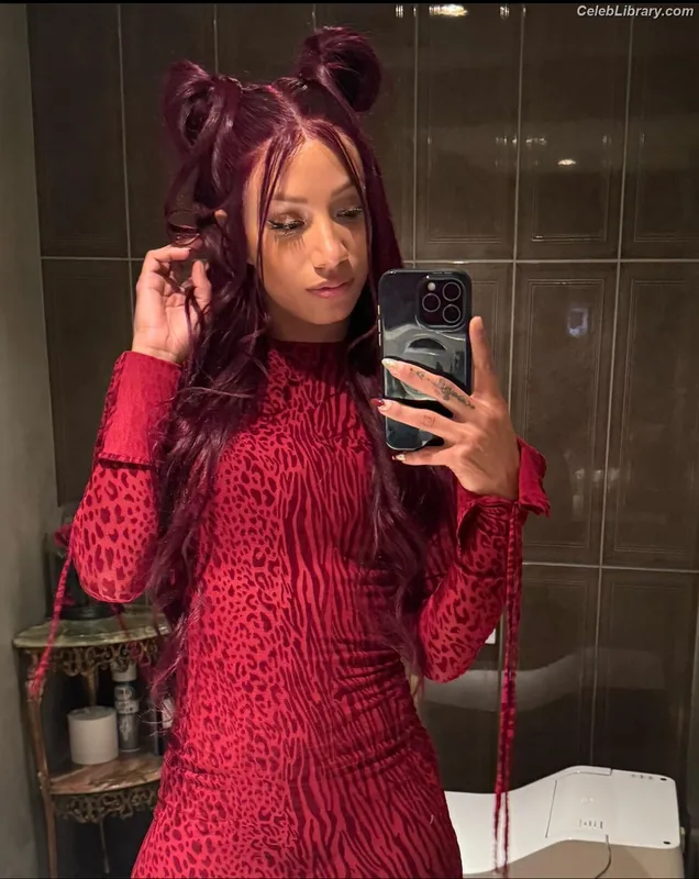 Sasha Banks photo 22 of 776