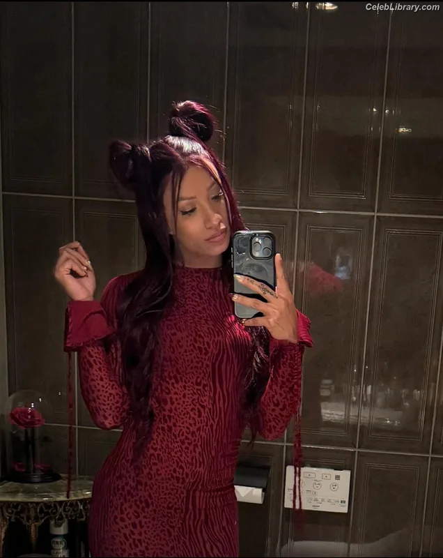 Sasha Banks photo 23 of 776