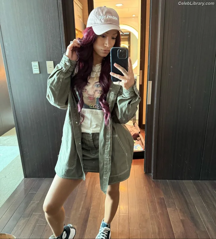 Sasha Banks photo 9 of 776
