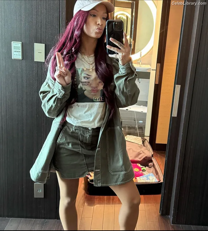 Sasha Banks photo 10 of 776