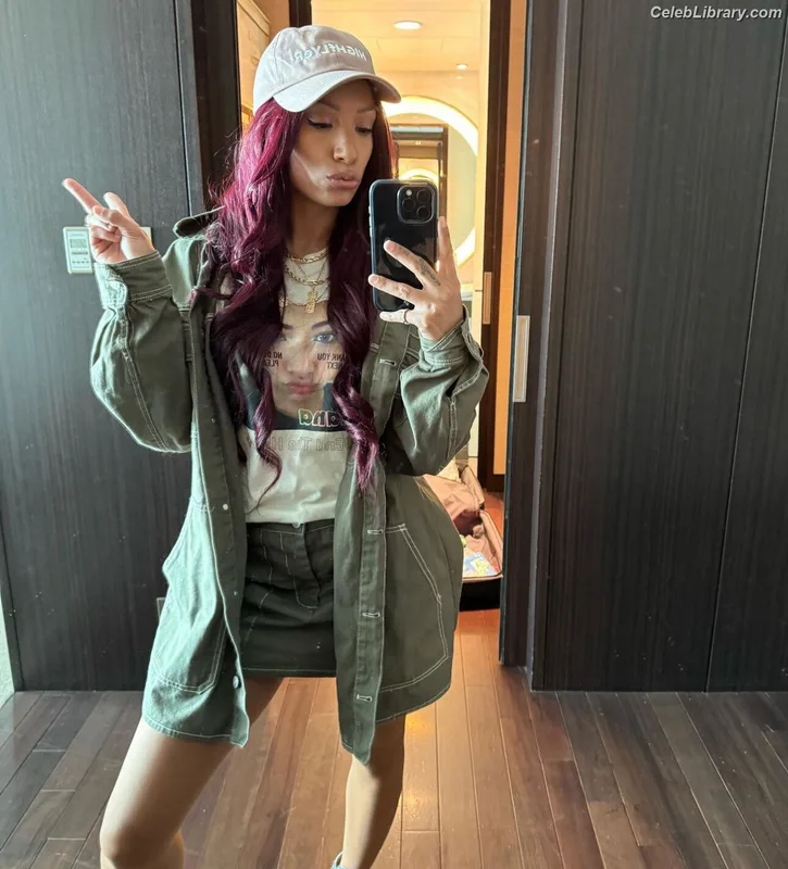 Sasha Banks photo 11 of 776