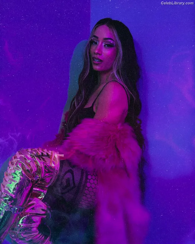 Sasha Banks photo 23 of 776