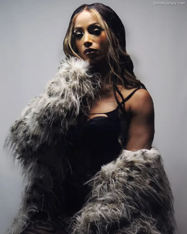 Sasha Banks photo 22 of 776