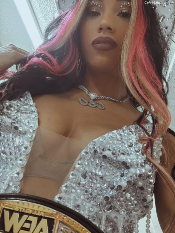 Sasha Banks photo 2 of 776