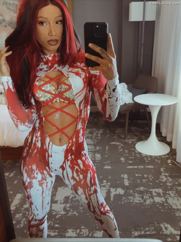 Sasha Banks photo 16 of 776