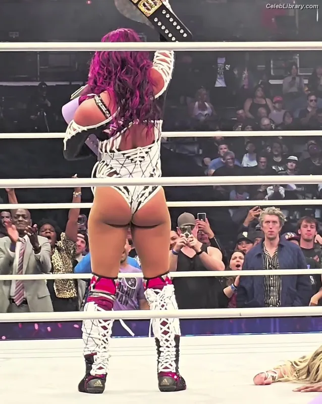 Sasha Banks photo 1 of 776