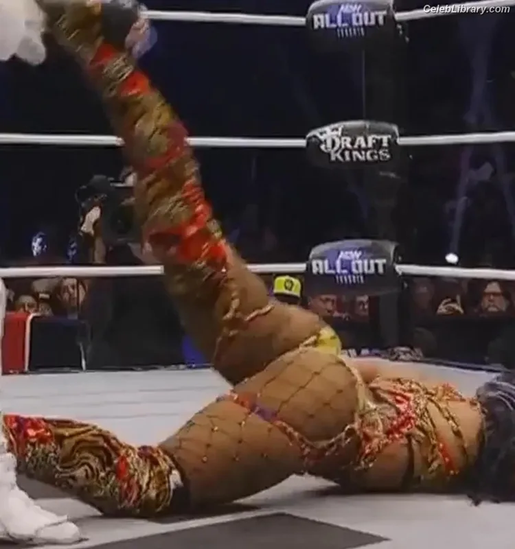 Sasha Banks photo 12 of 776