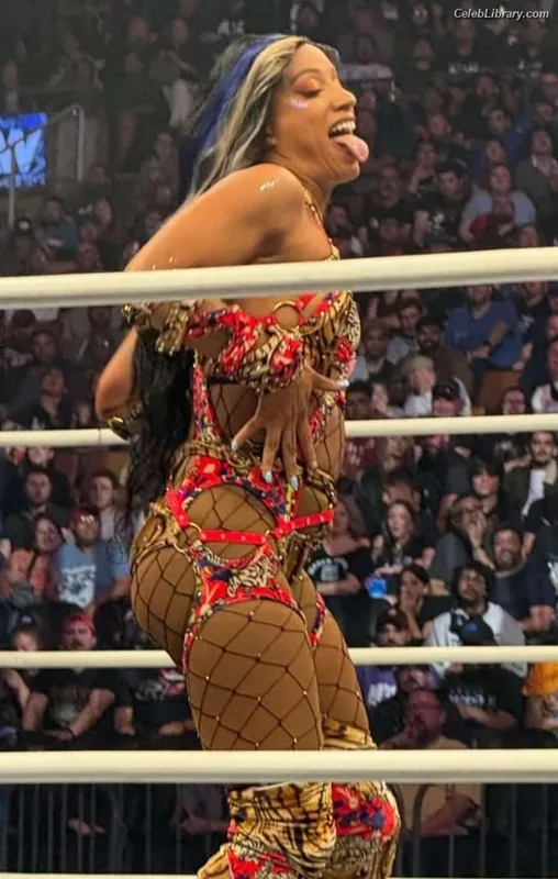 Sasha Banks photo 16 of 776