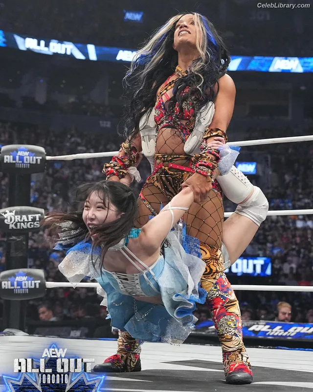 Sasha Banks photo 17 of 776