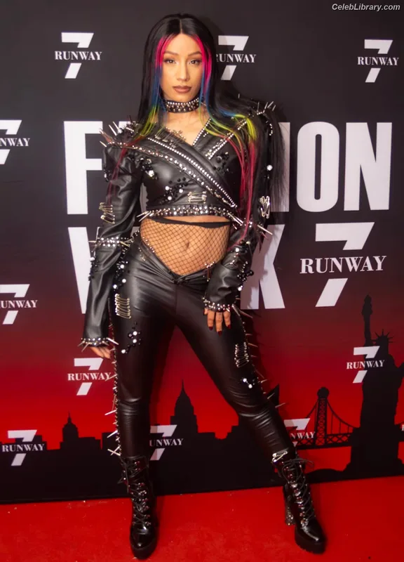 Sasha Banks photo 5 of 776