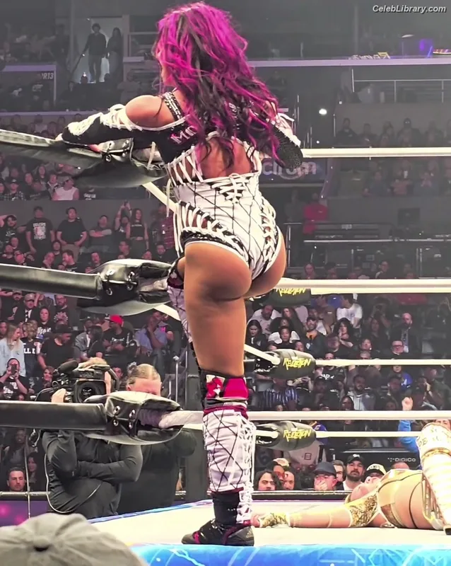 Sasha Banks photo 10 of 776