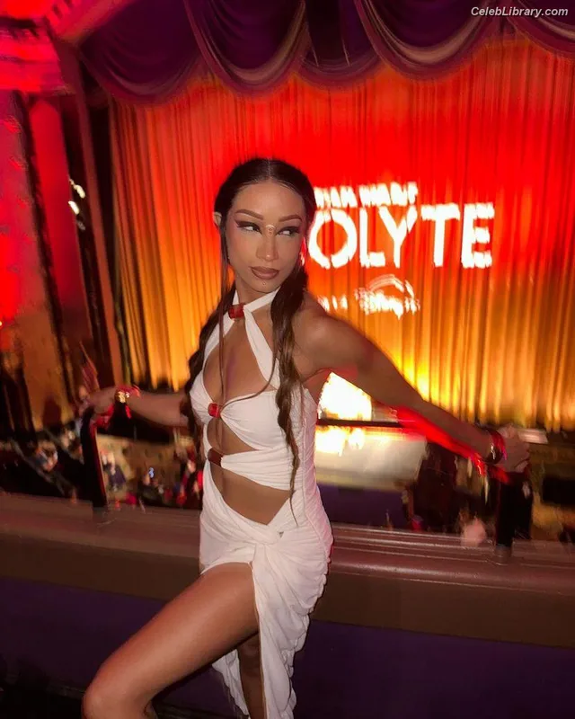 Sasha Banks photo 5 of 776
