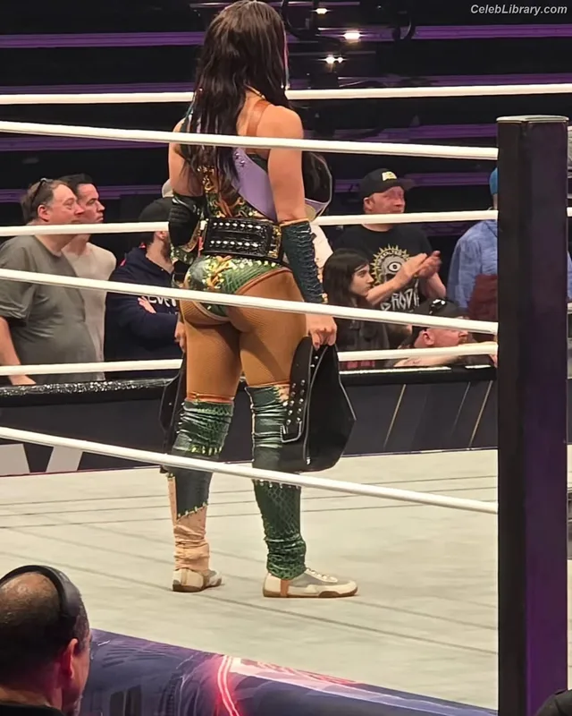Sasha Banks photo 1 of 776