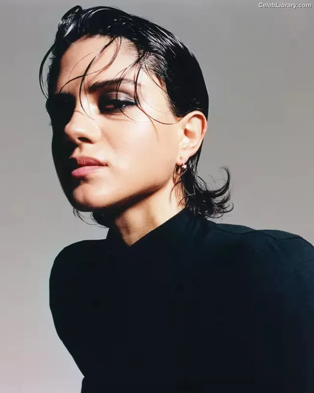 Sasha Calle photo 19 of 289