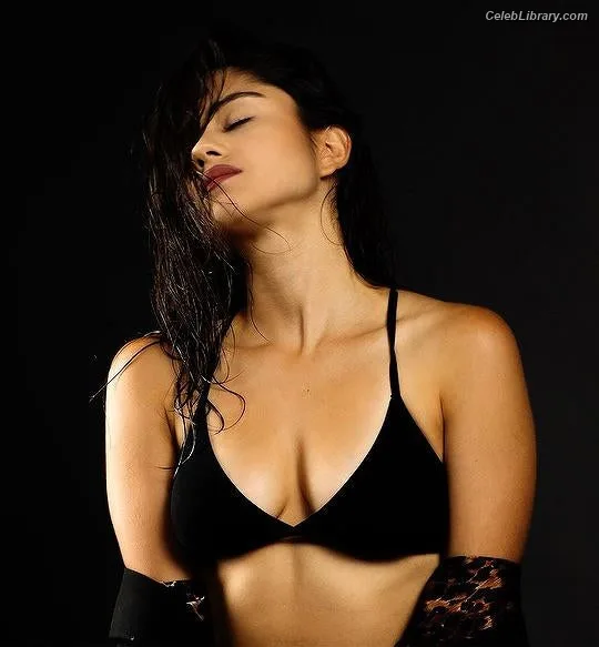 Sasha Calle photo 14 of 289