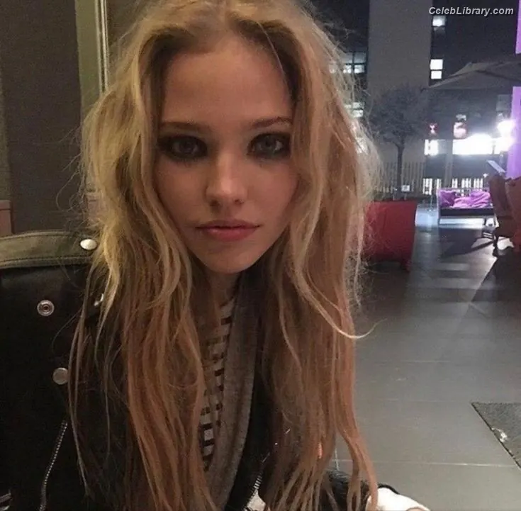 Sasha Luss photo 4 of 40