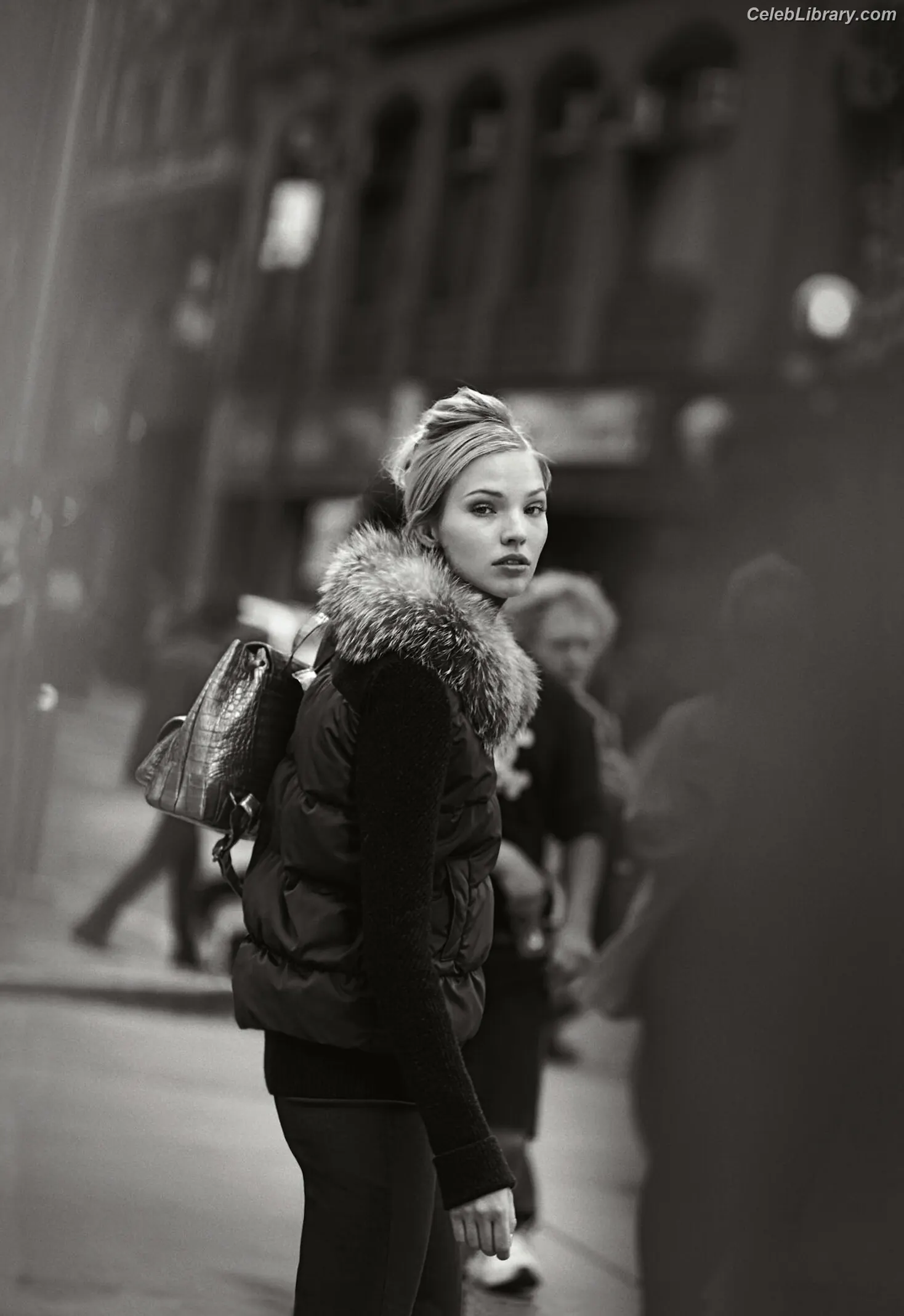 Sasha Luss photo 14 of 40