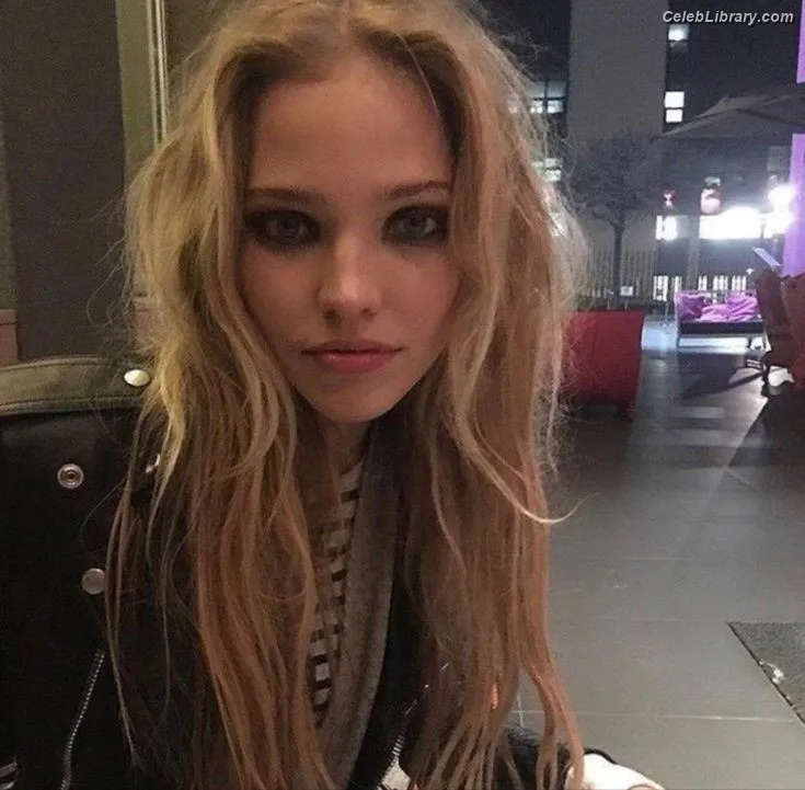 Sasha Luss photo 4 of 41
