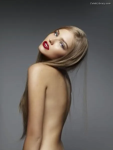 Sasha Luss photo 14 of 41