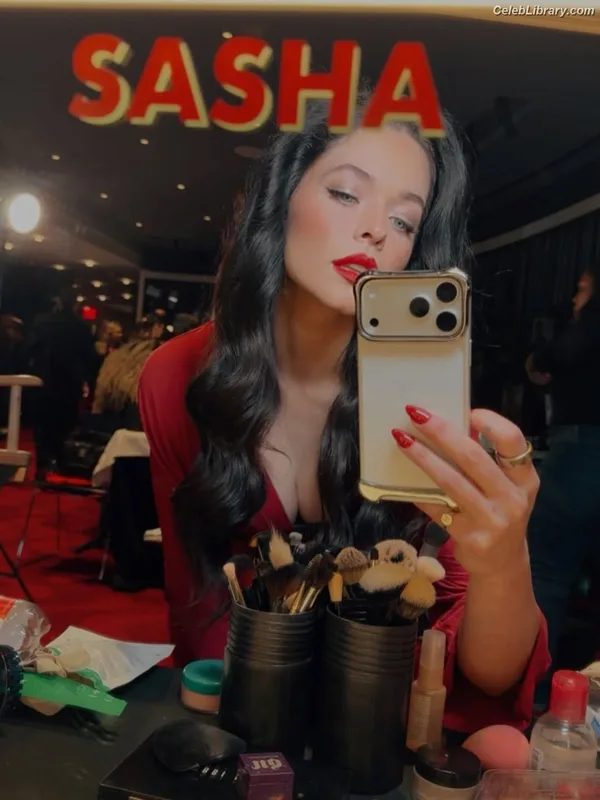 Sasha Pieterse photo 5 of 174