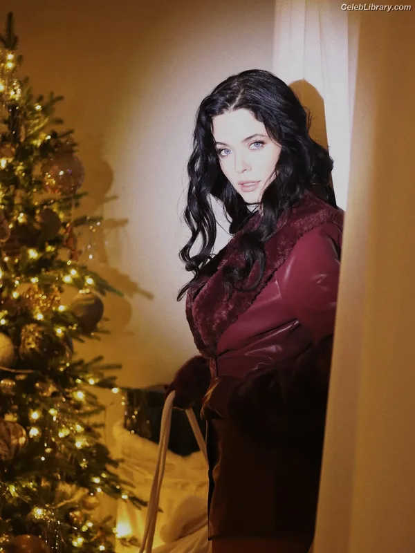 Sasha Pieterse photo 3 of 174