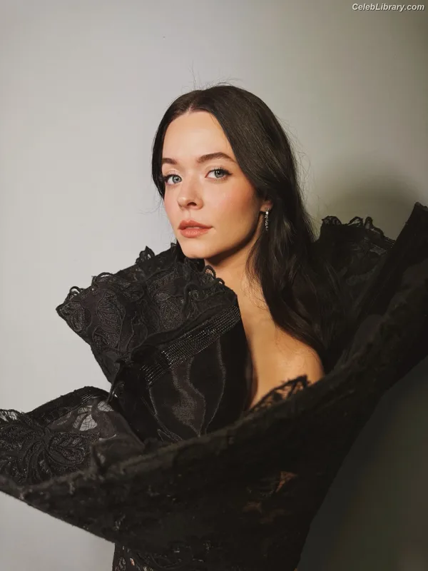 Sasha Pieterse photo 7 of 174