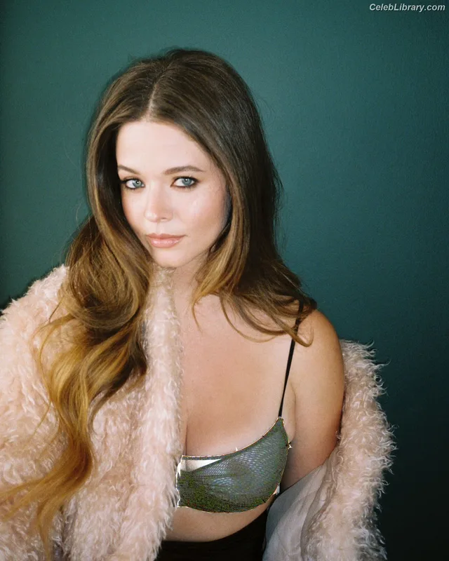 Sasha Pieterse photo 23 of 174