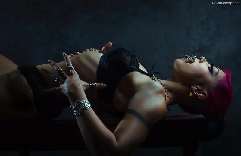 Satine Phoenix photo 2 of 1062