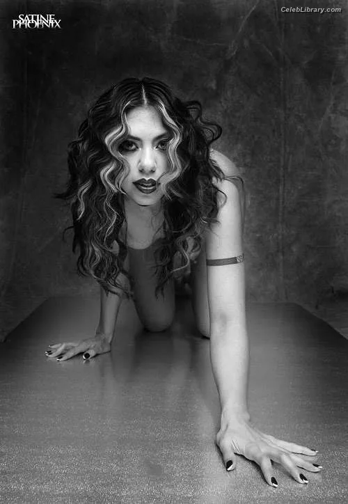 Satine Phoenix photo 3 of 1062