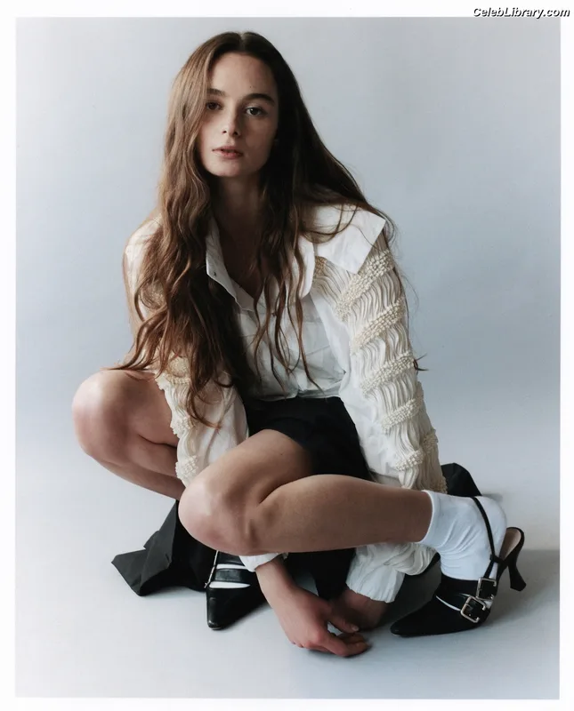 Saura Lightfoot-Leon photo 6 of 15
